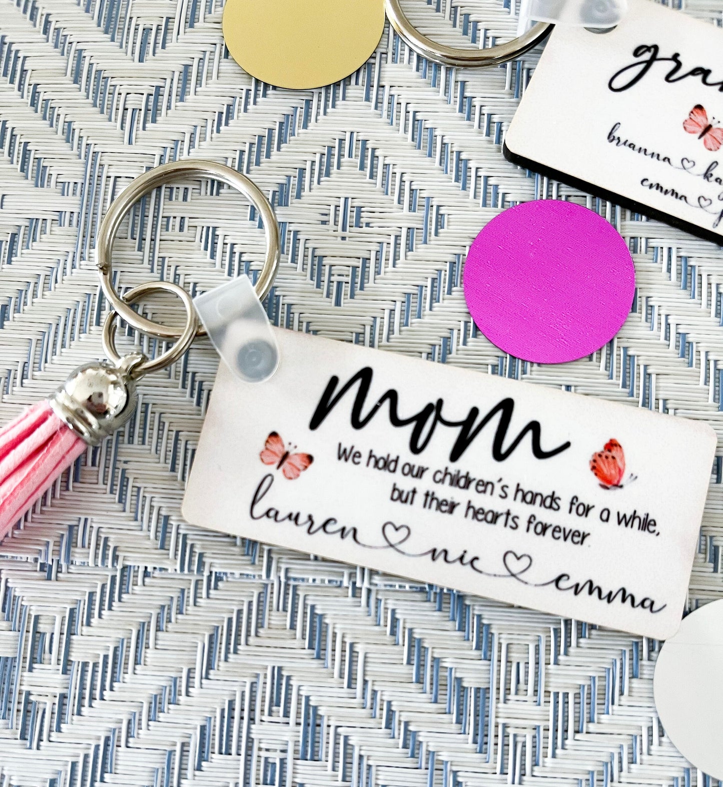 Personalized Keychain with Kids’ Names – Custom Gift for Mom with Tassel