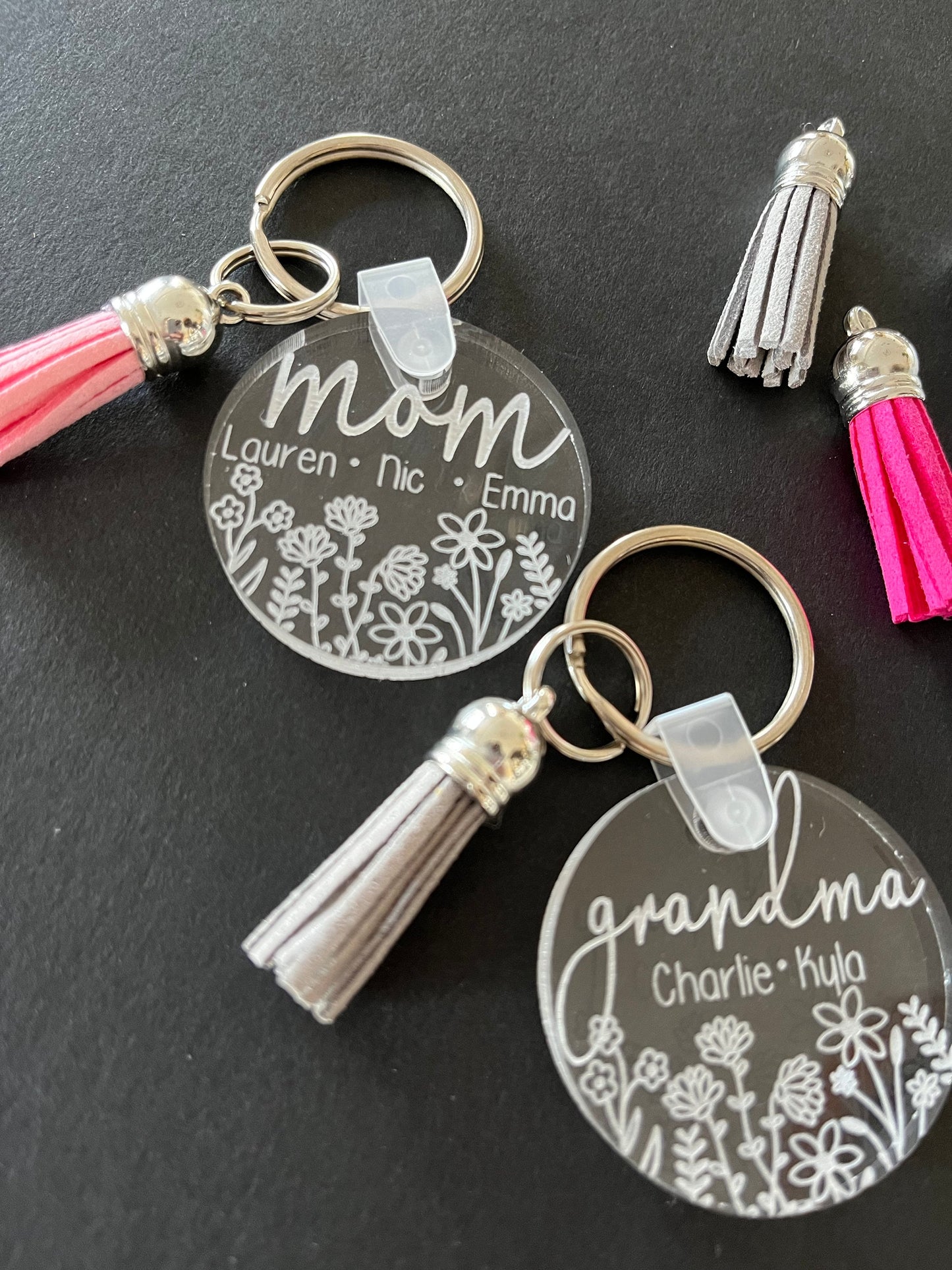 Personalized Mama Keychain – Custom Round Acrylic Keychain with Kids’ Names