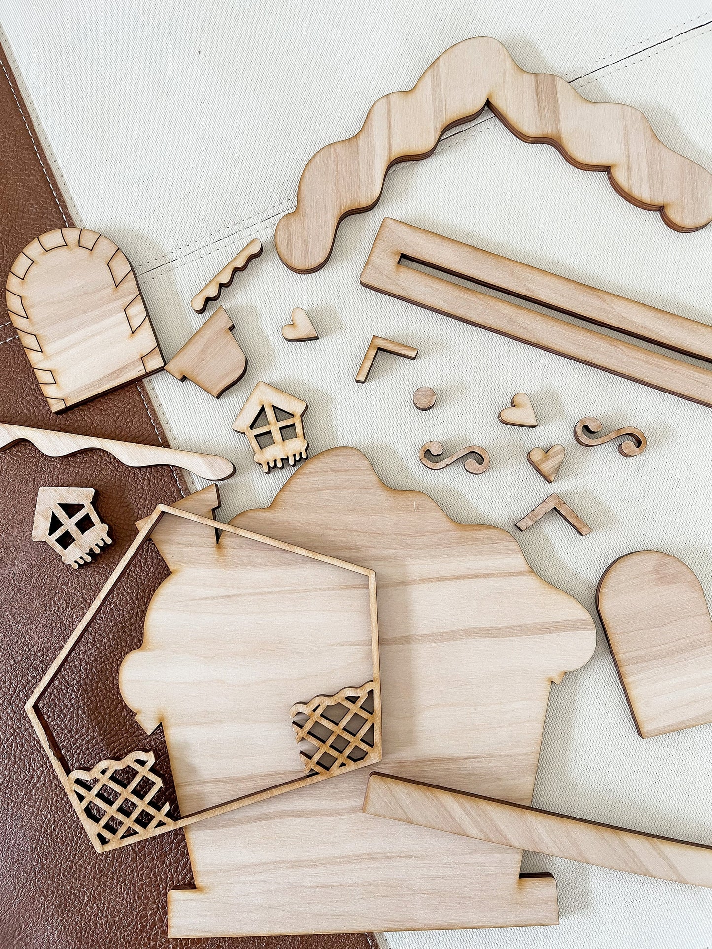 Christmas DIY Gingerbread House Kit – Fun Holiday Craft & Ornament Painting Kit