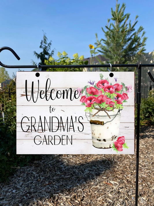 Welcome to Grandma’s Garden Sign – Personalized Outdoor Floral Yard Decor