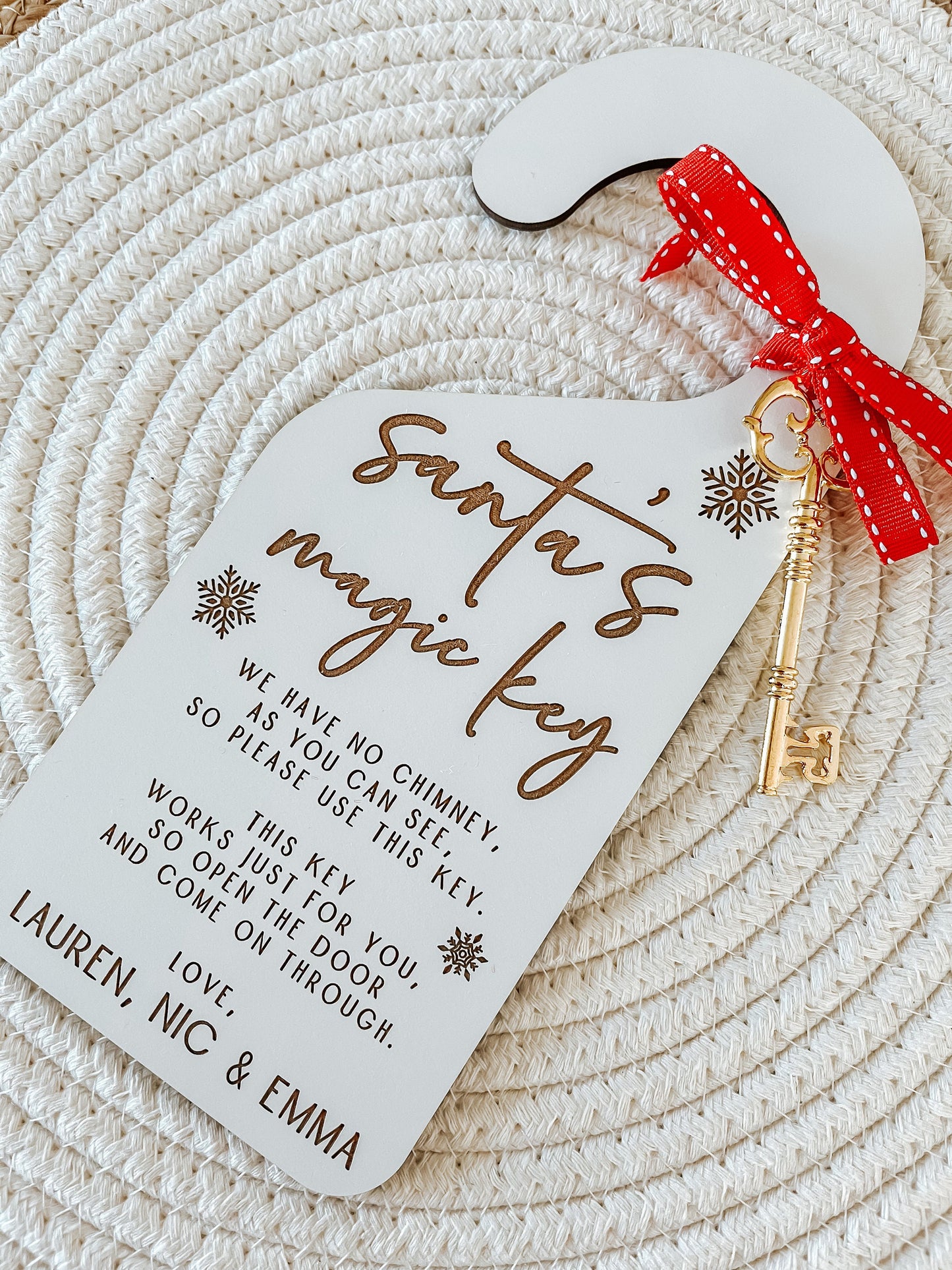 Personalized Santa’s Magic Key Door Hanger – Christmas Gift for Kids & Homes Without Chimneys