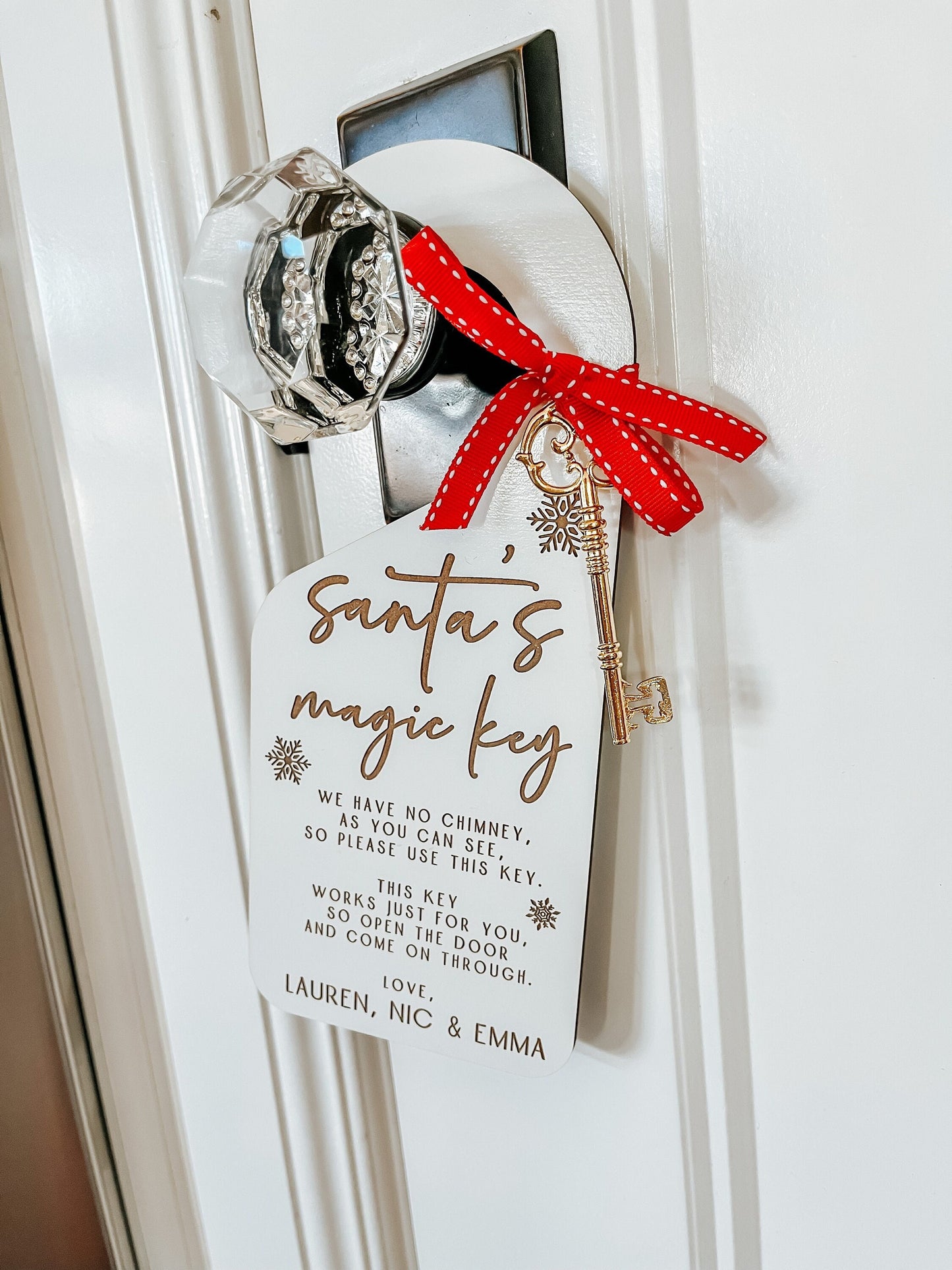 Personalized Santa’s Magic Key Door Hanger – Christmas Gift for Kids & Homes Without Chimneys