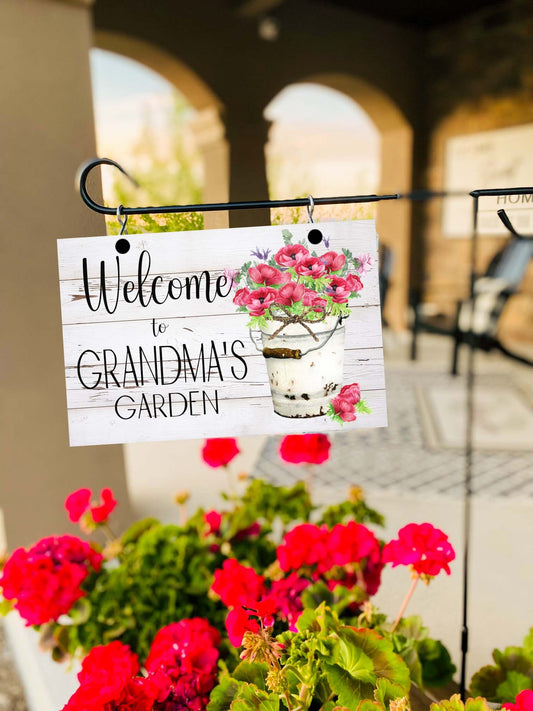 Welcome to Grandma’s Garden Sign – Personalized Outdoor Floral Yard Decor