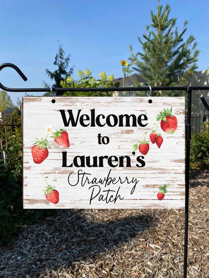 Personalized Strawberry Patch Garden Sign – Outdoor Aluminum Yard & Hanging Sign, Gift for Mom